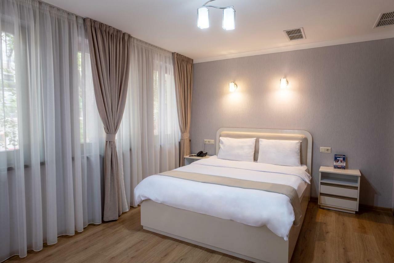 Sama Grand Hotel Tbilisi Esterno foto